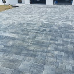 Majch-Bruk - Przed domem Będzin