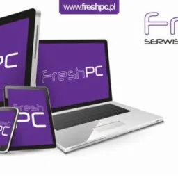 Reklama firmy FreshPC oferującej serwis telefonów i komputerów, z widocznym monitorem, laptopem, tabletem i smartfonem wyświetlającymi logo firmy.