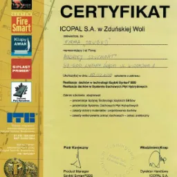 Skan certyfikatu firmy ICOPAL S.A. potwierdzający ukończenie szkolenia z realizacji dachów w technologii Szybki Syntan SBS i Systemie Dachowych Płyt Hybrydowych przez firmę SZUBUD w 2012 roku.