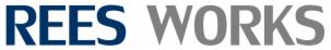 Logo firmy budowlanej Rees Works z niebieskim napisem Rees i szarym napisem Works.