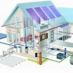 Schemat instalacji ogrzewania podłogowego w domu jednorodzinnym z panelami słonecznymi na dachu, widoczne rury, zbiorniki i inne elementy instalacji, przedstawione w formie wizualizacji 3D.