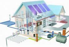 Schemat instalacji ogrzewania podłogowego w domu jednorodzinnym z panelami słonecznymi na dachu, widoczne rury, zbiorniki i inne elementy instalacji, przedstawione w formie wizualizacji 3D.