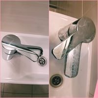 Porównanie kranu umywalkowego przed i po czyszczeniu. Po lewej błyszczący, chromowany kran po prawej matowy, z osadem. Widoczne odpływy umywalki.