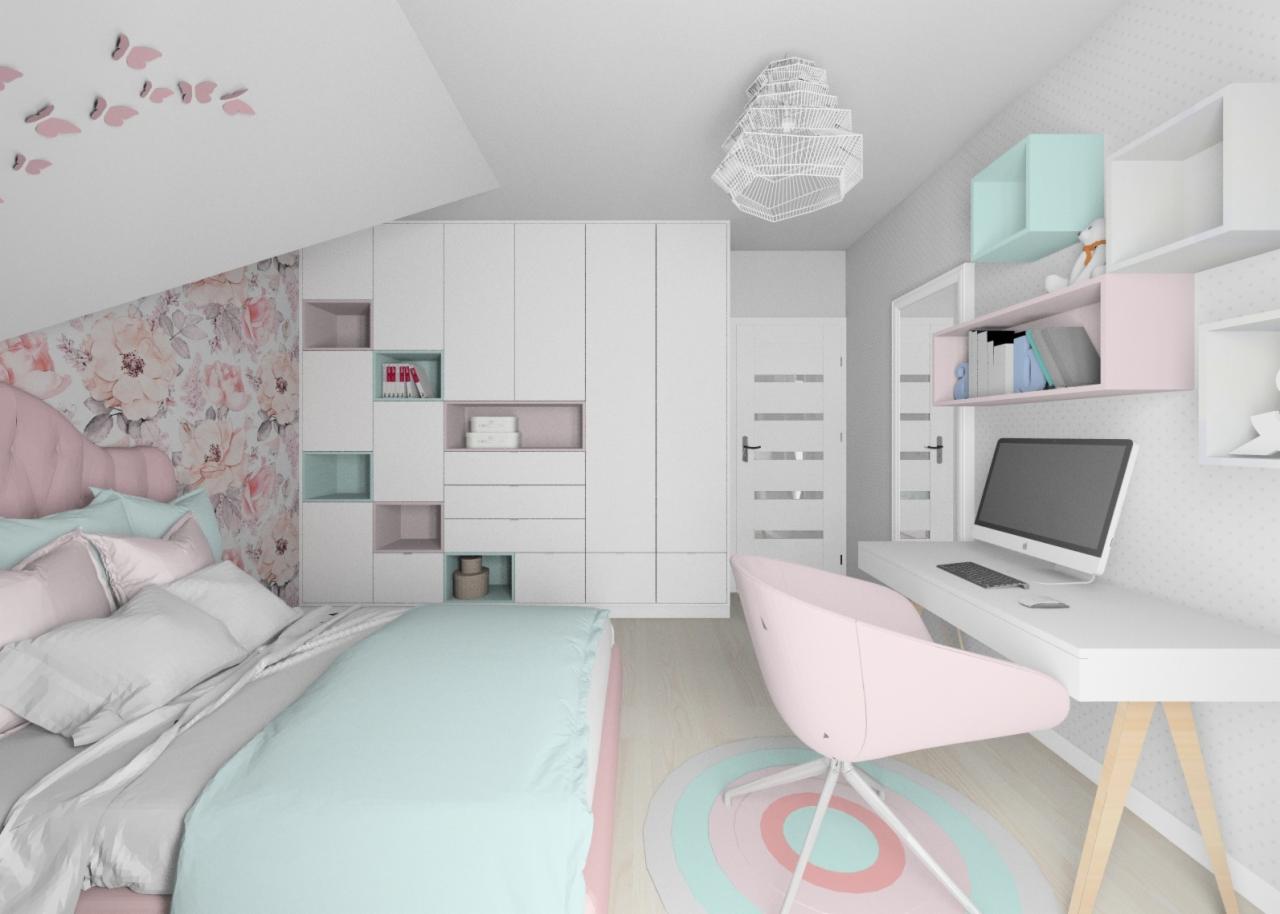 Jasny pokój dziecięcy z łóżkiem, biurkiem i szafą w pastelowych kolorach, wzorzysta tapeta na ścianie ze skosem, okrągły dywanik w odcieniach różu i błękitu.