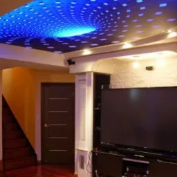 Pokój z podświetlanym sufitem z efektem tunelu, drewnianą podłogą i schodami w tle.