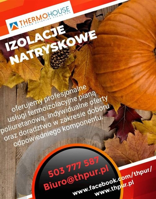 Jesienna kompozycja reklamowa: dynia, szyszka i liście na drewnianym tle, prezentująca ofertę izolacji natryskowej pianą poliuretanową firmy Thermohouse.