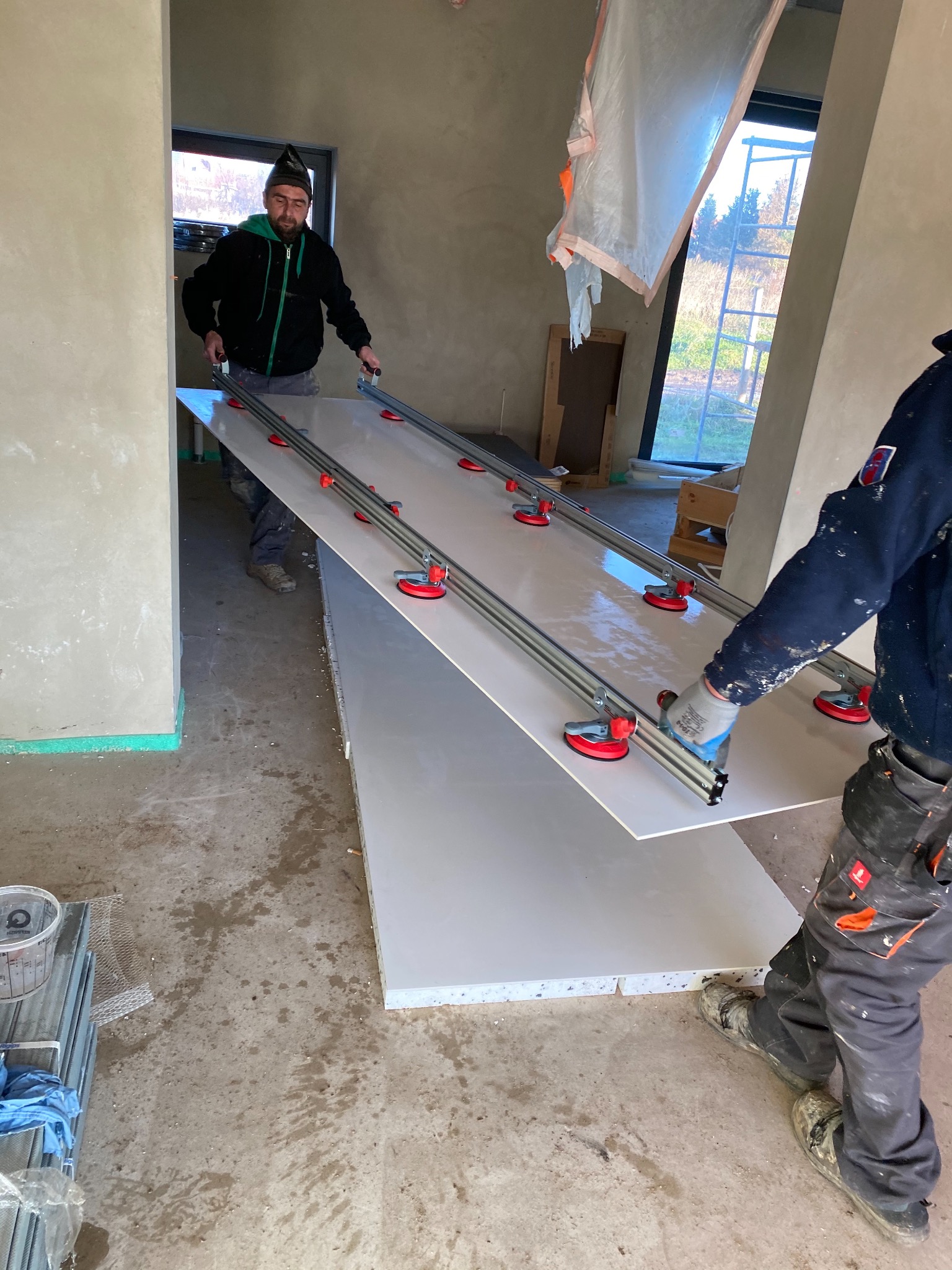 Układanie płytek wielkogabarytowych