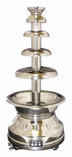Srebrna, czteropoziomowa fontanna do czekolady ze stali nierdzewnej, z widocznym panelem sterowania z trzema przyciskami na podstawie.