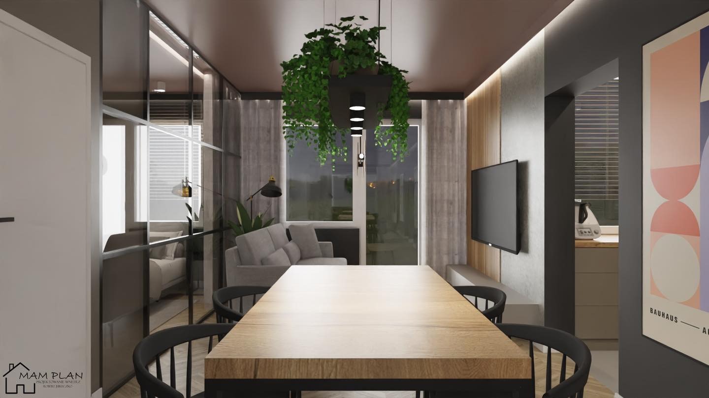 Wizualizacja nowoczesnego salonu z dużym drewnianym stołem, czarnymi krzesłami, wiszącą rośliną doniczkową nad stołem, szarą sofą w tle i telewizorem na ścianie z drewnianą okładziną.