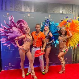 Elite Music Julian Dziewulski - Tancerze samby z grupy Elite - przed występem na evencie w hotelu Krasicki