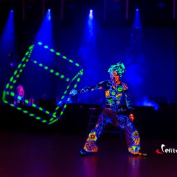 Elite Music Julian Dziewulski - Pokaz UV Show jako atrakcja w trakcie eventu 10 Lat Avaline (DoubleTree by Hilton Łódź)