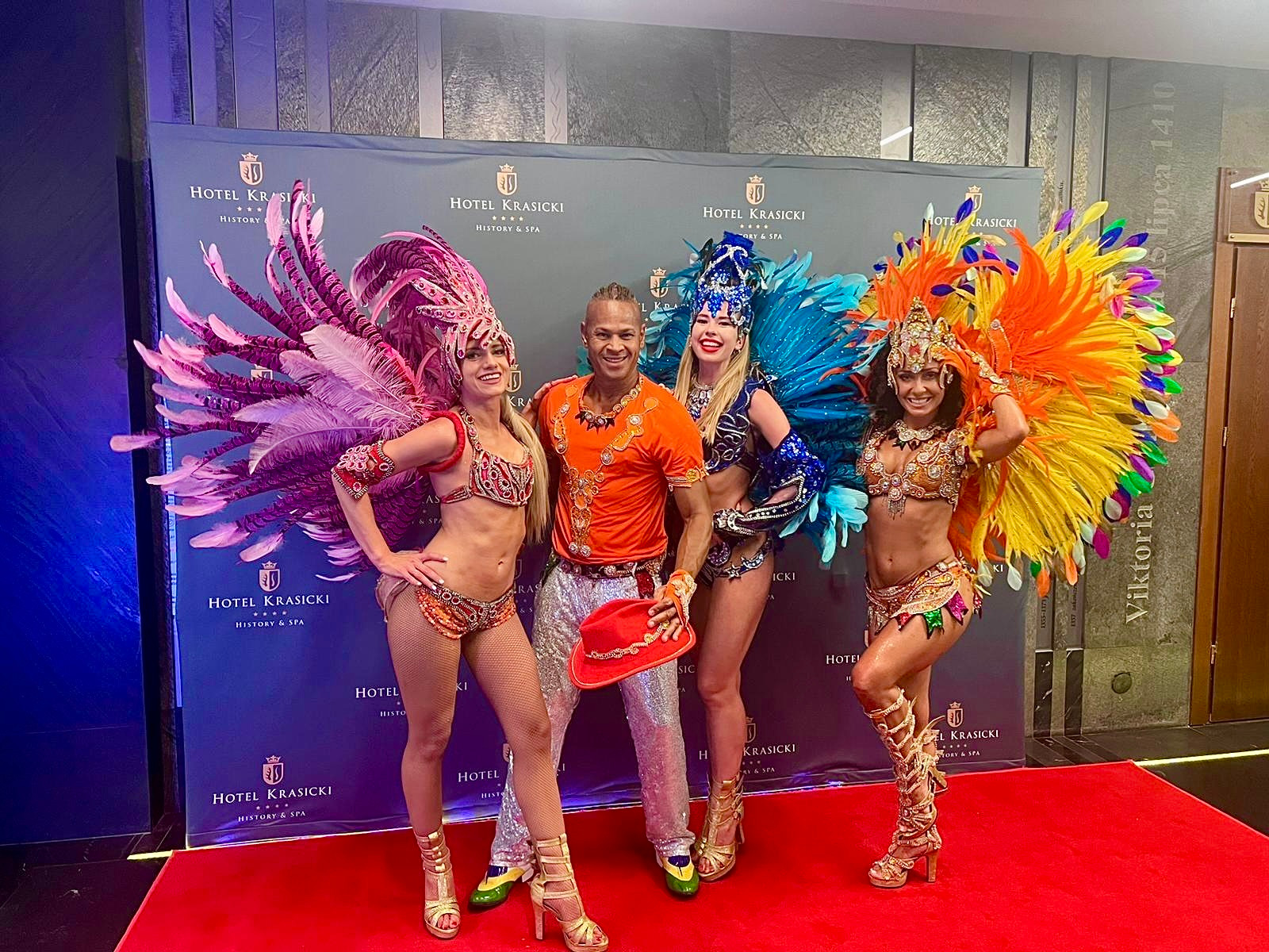 Tancerze samby z grupy Elite - przed występem na evencie w hotelu Krasicki