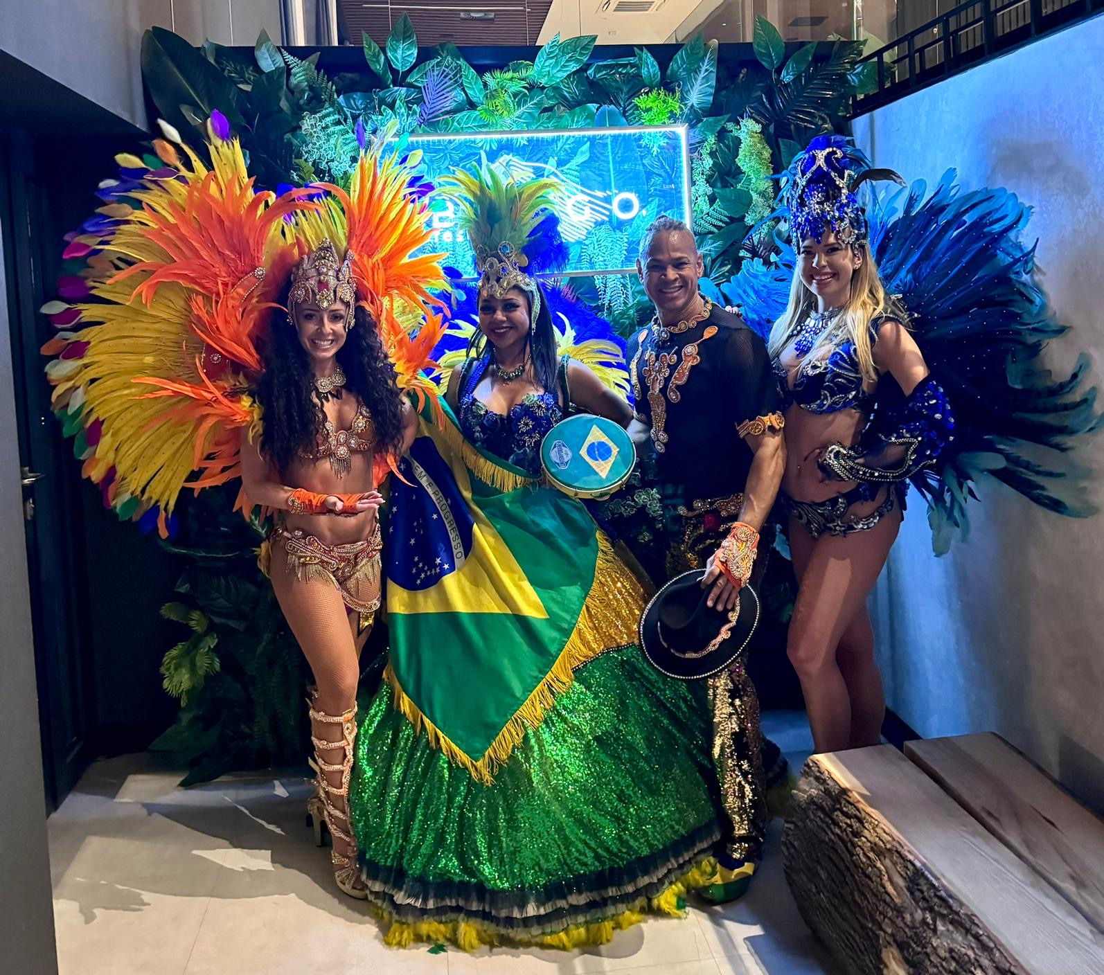 Tancerze samby- grupa Elite - przed występem na evencie w górach