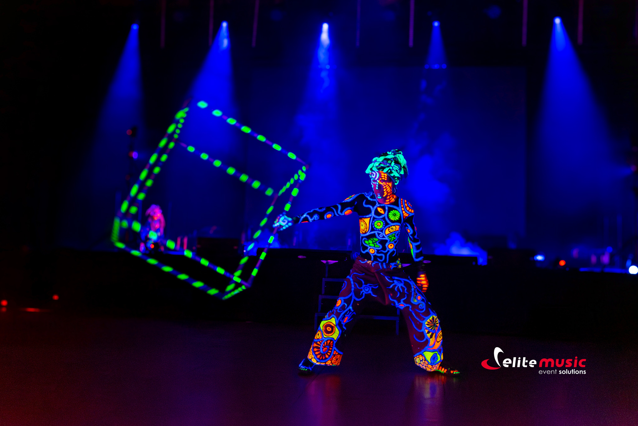 Pokaz UV Show jako atrakcja w trakcie eventu 10 Lat Avaline (DoubleTree by Hilton Łódź)