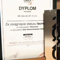 Dyplom i statuetka 'Orły Rachunkowości 2020' przyznane firmie MK Salvia Sp. z o.o. za osiągnięcie statusu laureata w Warszawie, z oceną 8.8/10 punktów.