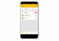 Ekran smartfona z otwartą aplikacją do zarządzania systemem inteligentnego domu, widoczne ikony i listy urządzeń.