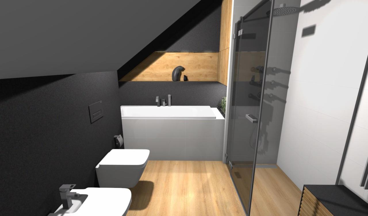 Wizualizacja nowoczesnej łazienki na poddaszu z czarnymi ścianami, drewnianą podłogą i białą armaturą: wanna, toaleta i bidet obok przeszklonej kabiny prysznicowej.