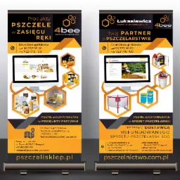 Dwa roll-upy reklamowe firmy pszczelarskiej prezentujące ofertę produktów i sprzętu, z widocznymi logotypami i danymi kontaktowymi, oraz zrzutami ekranu ze strony internetowej.