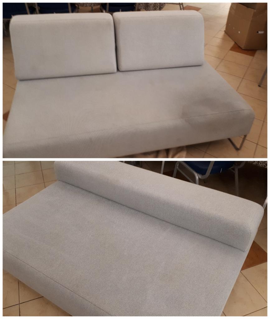 Dwuetapowe ujęcie jasnoszarej kanapy: górne zdjęcie ukazuje widoczną plamę przed czyszczeniem, dolne prezentuje kanapę po zabiegu, z jednolitą barwą tapicerki.