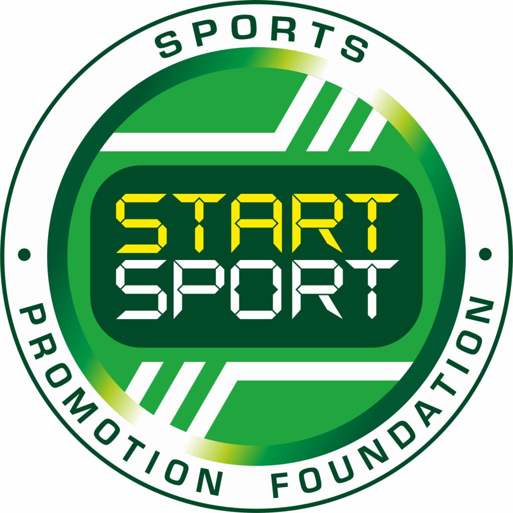 Okrągłe logo z napisem 'START SPORT PROMOTION FOUNDATION' w kolorach zielonym, żółtym i białym, stylizowane na wyświetlacz cyfrowy.