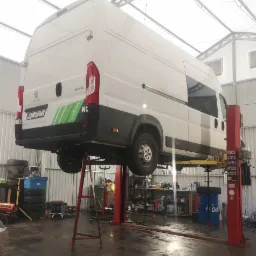 Specjalizujemy się w naprawach samochodów 'pracujących'