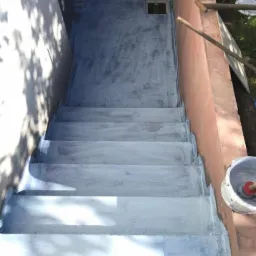 Schody w trakcie remontu