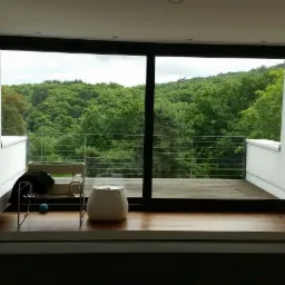 Drzwi przesuwne HST szerokie 5,2 m wraz z pętlą alarmową indukcyjną w zabudowaną w szybie zespolonej