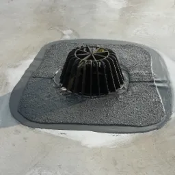 Uszczelnienie wpustu na membranie.