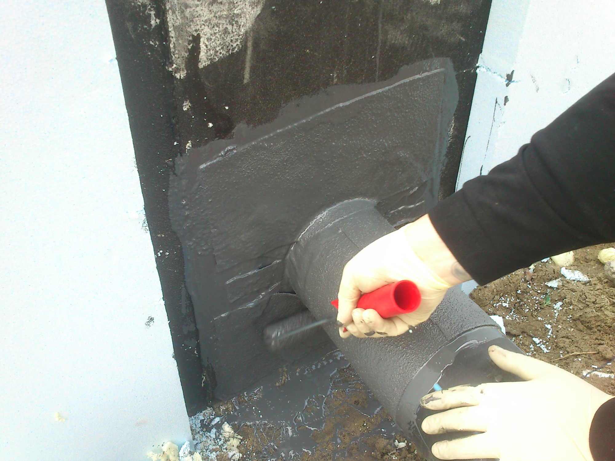 Uszczelnienie żywicą wyjścia z garażu podziemnego . Jastarnia