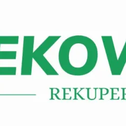 Zielone logo firmy Ekowen Rekuperacja z symbolem liścia w kwadracie.