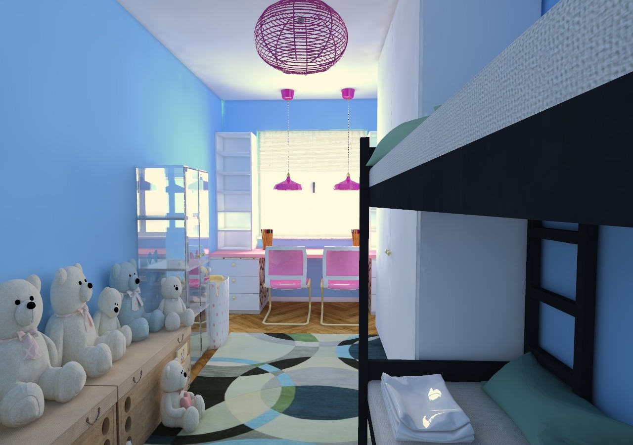 Pokój dziecięcy w odcieniach błękitu z łóżkiem piętrowym, biurkiem z różowymi krzesłami, regałami i pluszowymi misiami na komodzie. Dekoracyjna lampa wisząca z wikliny.
