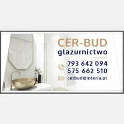 Reklama firmy CER-BUD glazurnictwo, prezentująca aranżację łazienki z umywalką w kolorze złotym i marmurowymi płytkami.