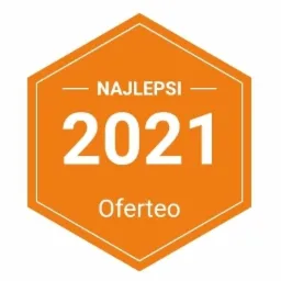 Pomarańczowa odznaka Oferteo 'Najlepsi 2021' w kształcie sześciokąta.