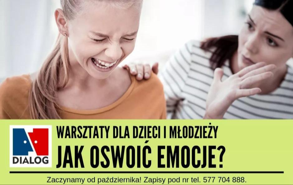 Reklama warsztatów dla dzieci i młodzieży 'Jak oswoić emocje?' z uśmiechniętą dziewczyną i zmartwioną kobietą w tle.