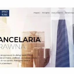 Grafika reklamowa kancelarii prawnej Ipso Iure z logo, tekstem 'Kancelaria Prawna' i abstrakcyjnym tłem z budynkami biurowymi i krawatem, promująca usługi prawne, podatkowe, księgowe i windykacyjne.