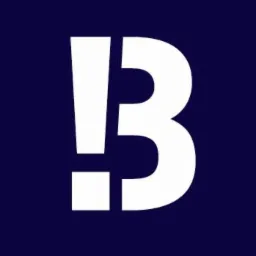 Biały znak wykrzyknik i cyfra 3 na granatowym tle, prosty projekt graficzny.