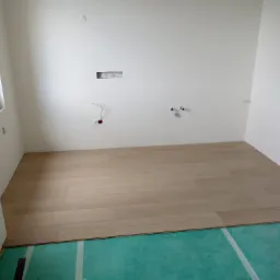 Montaż paneli podłogowych