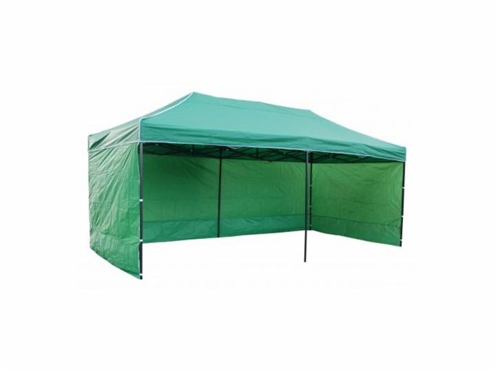 Zielony, składany namiot ekspresowy z białym obszyciem, widok z przodu na białym tle.