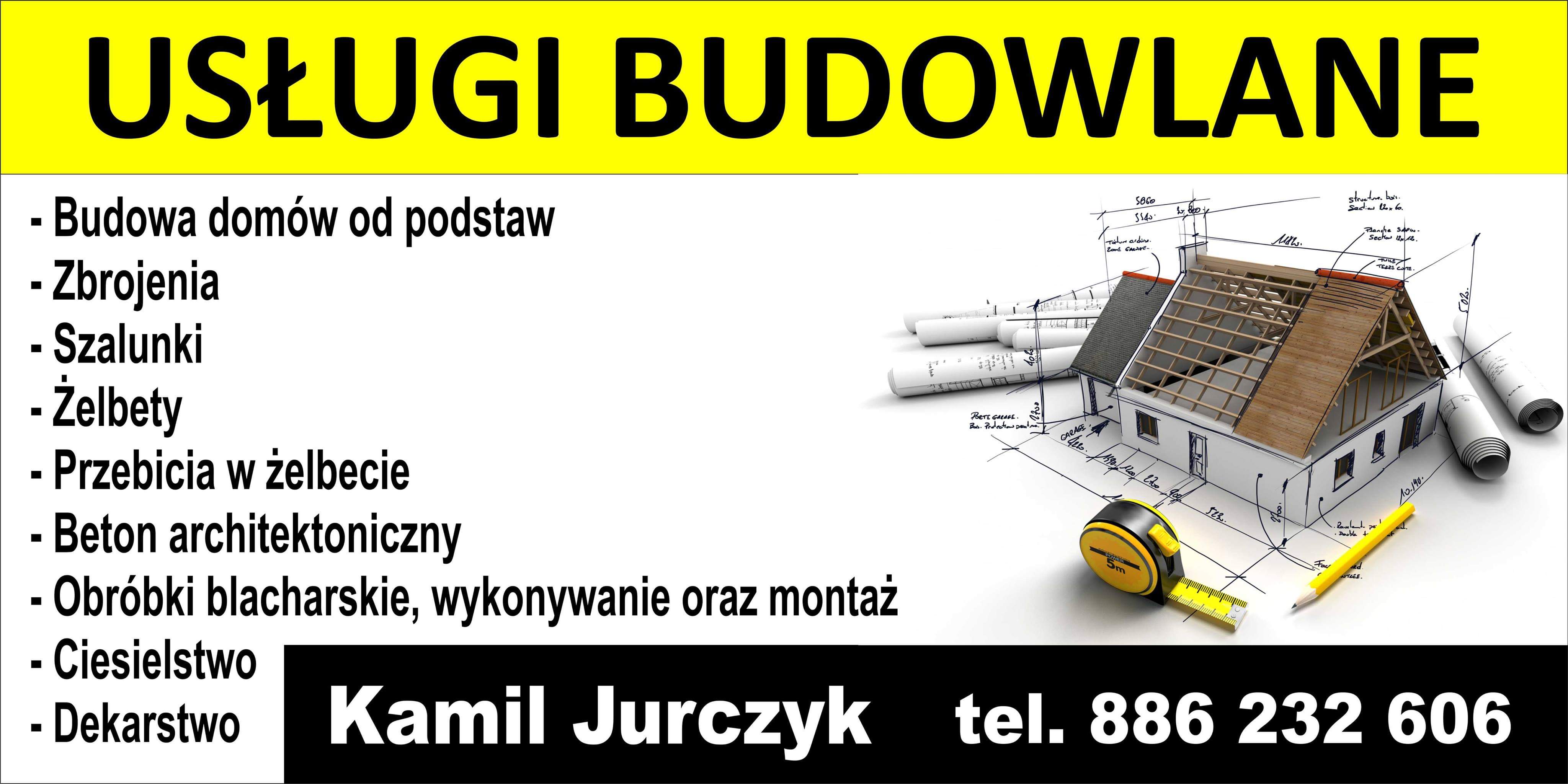 Reklama usług budowlanych: wizualizacja domu w trakcie budowy na planach architektonicznych, obok zwinięte projekty i miara zwijana.
