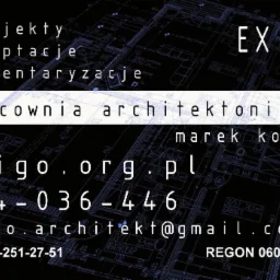 Schemat architektoniczny z danymi kontaktowymi pracowni architektonicznej Exigo i imieniem architekta Marka Kozieła.