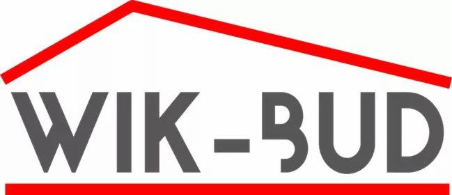 Logo firmy budowlanej WIK-BUD z czerwonym zarysem dachu i poziomą linią, szary napis na białym tle.