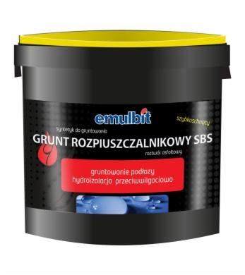 Czarny kubeł z żółtą pokrywą zawierający grunt rozpuszczalnikowy SBS marki Emulbit, przeznaczony do gruntowania podłoży i hydroizolacji przeciwwilgociowej, widoczny napis 'syntetyk do gruntowania',...