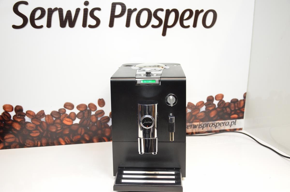 Czarny, automatyczny ekspres do kawy Jura na białym tle z grafiką ziaren kawy i logo Serwis Prospero.