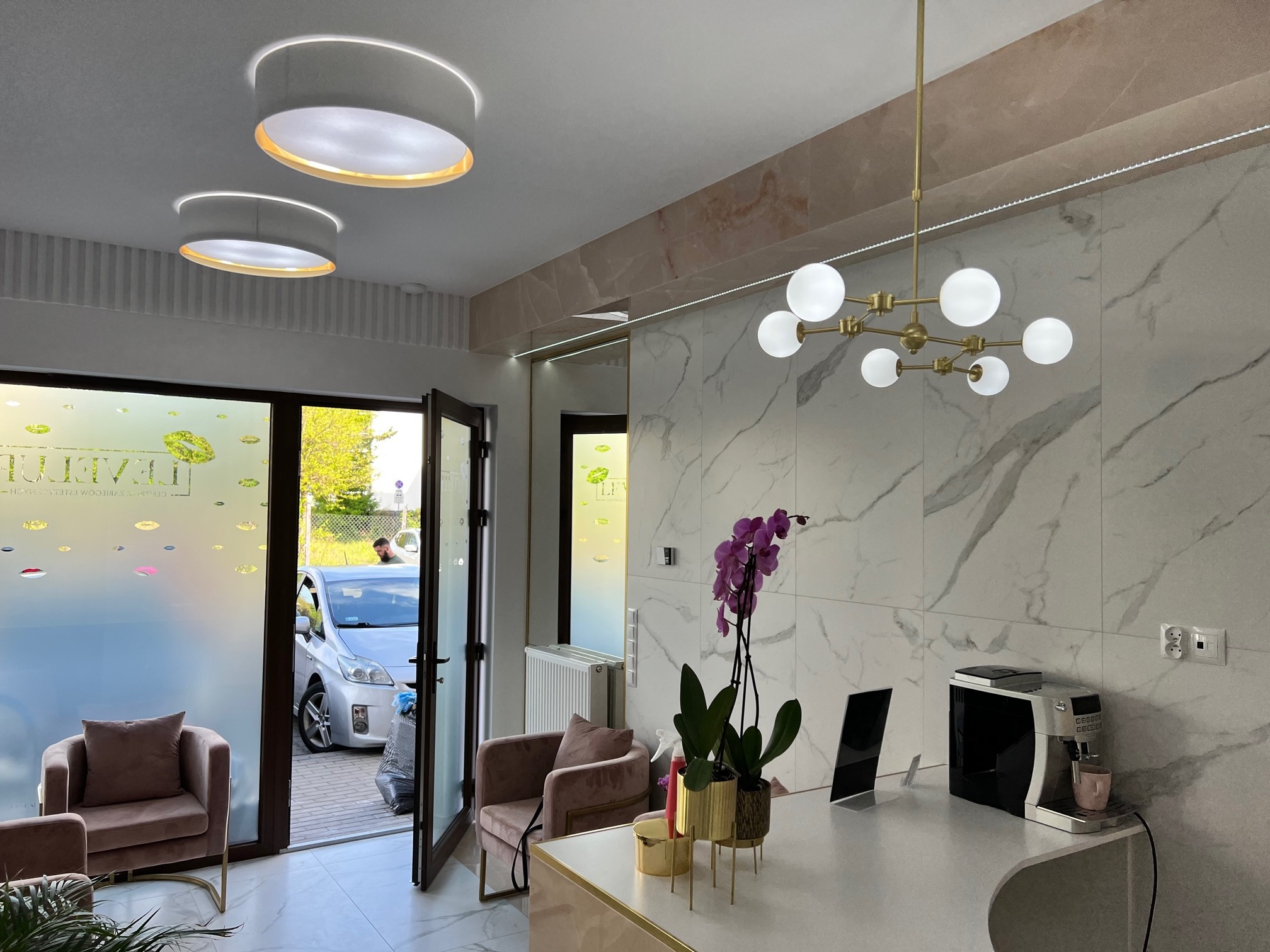 Wykonanie projektu dla lokalu LEVEL UP WARSZAWA ze stanu deweloperskiego.