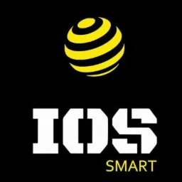 Logo firmy IOS SMART z żółto-czarną kulą w paski nad białym napisem na czarnym tle.