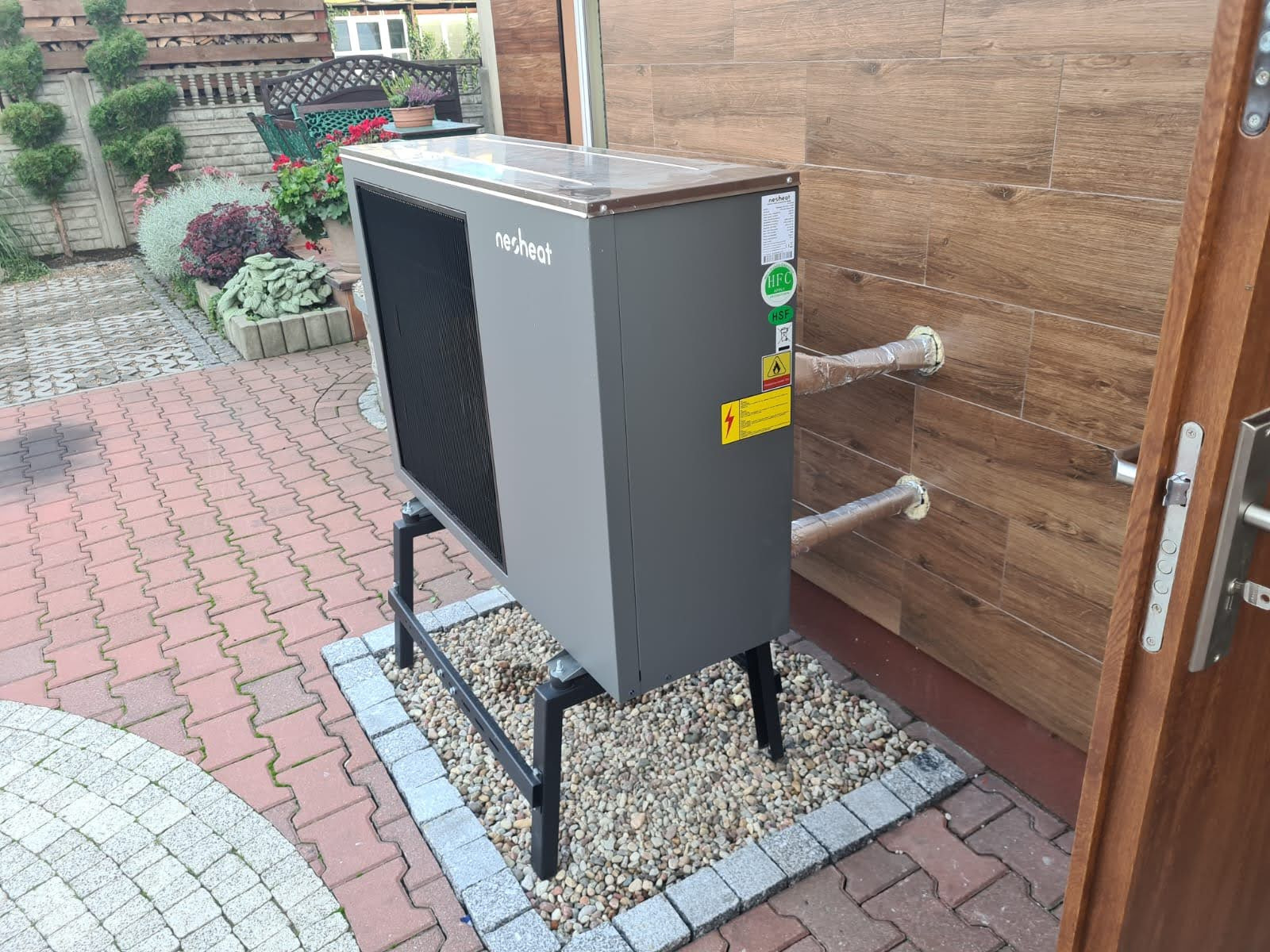 Pompa ciepła - ogrzewanie budynku 250m2 i ciepłej wody dla 5 osób - dotacja 'Czyste powietrze' 19 000 zł