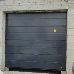 Brama garażowa, kolor antracyt, panele z przetłoczeniami wysokimi