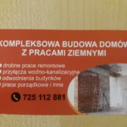 Czerwona wizytówka firmy budowlanej oferującej kompleksową budowę domów z pracami ziemnymi, remonty, przyłącza wodno-kanalizacyjne, odwodnienia budynków i prace porządkowe, z numerem telefonu 725...