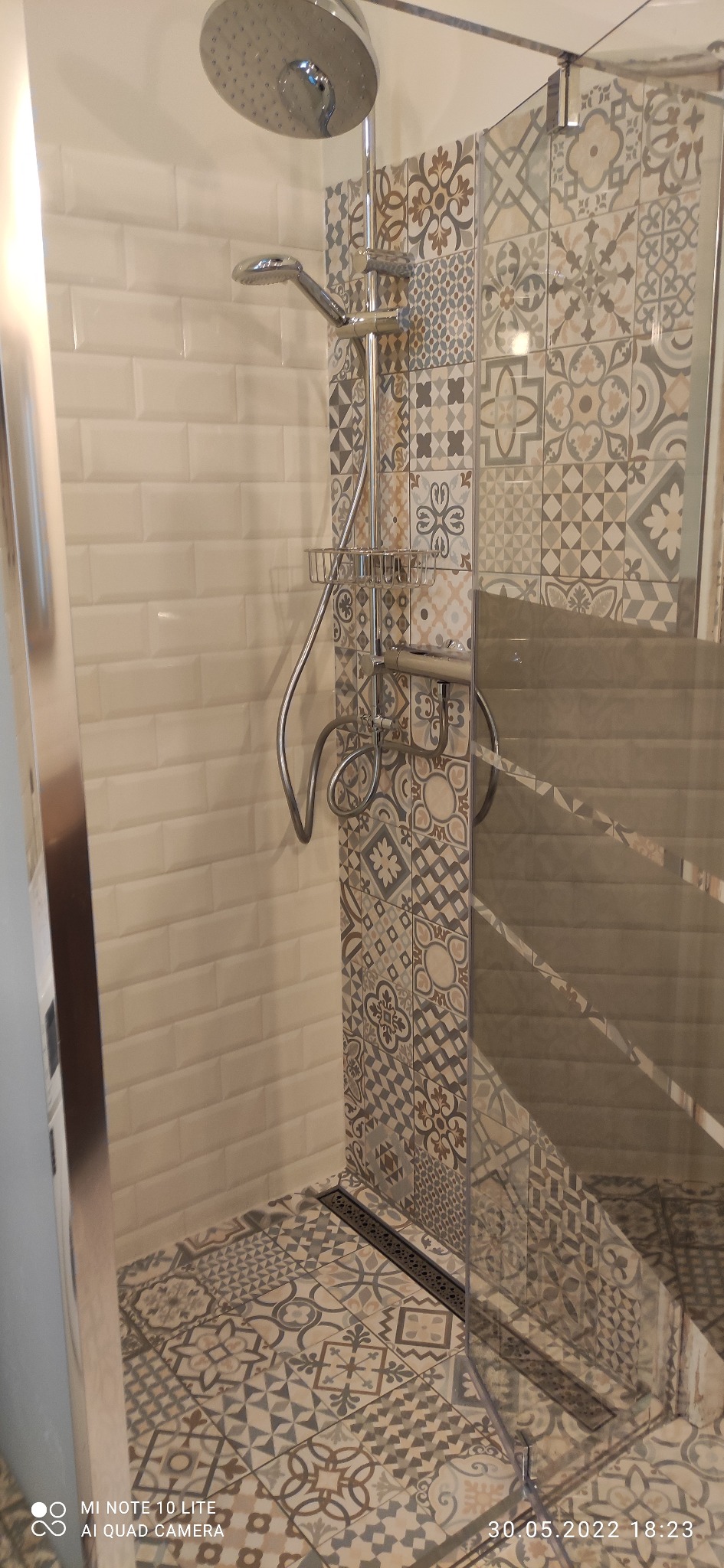 Remont łazienki w starej kamienicy (odpływ liniowy w podłodze) - Sopot