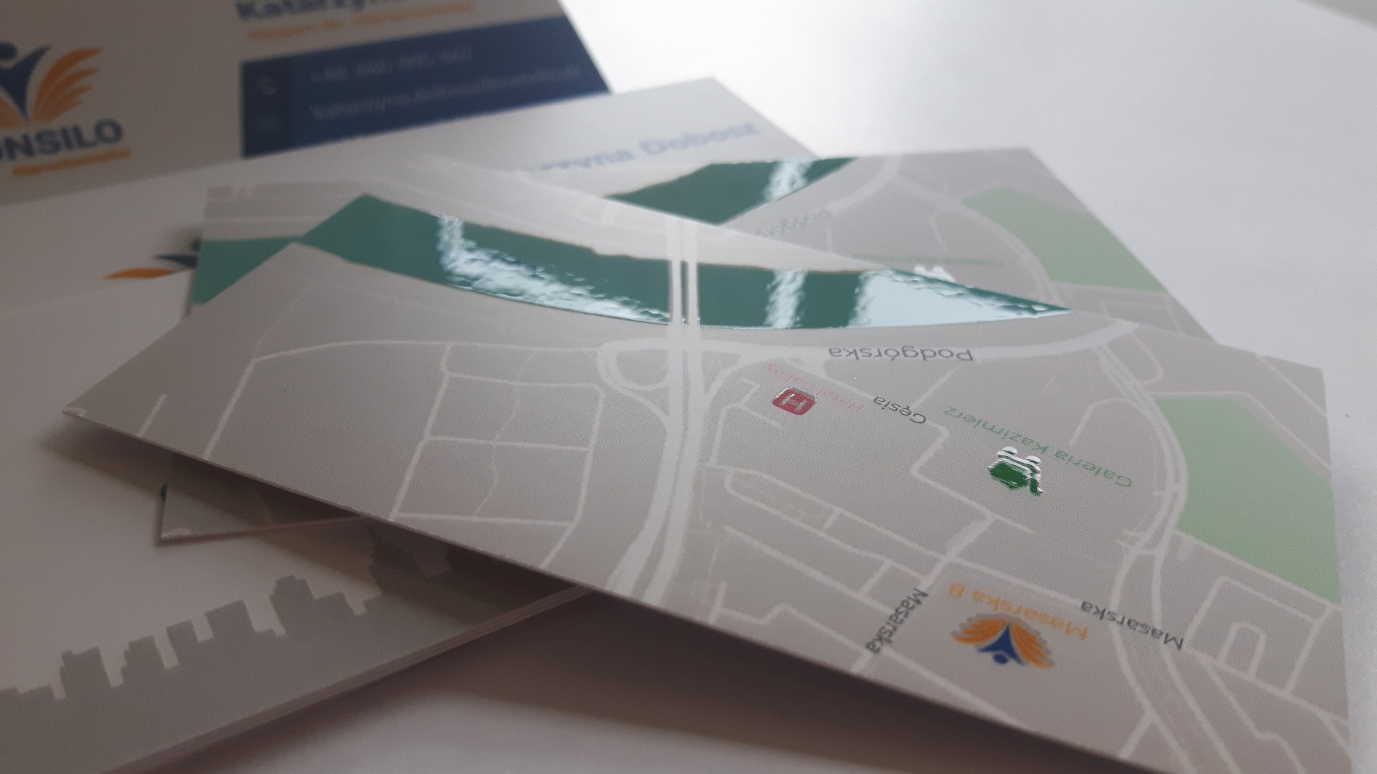 wizytówki z lakierem UV selektywnym